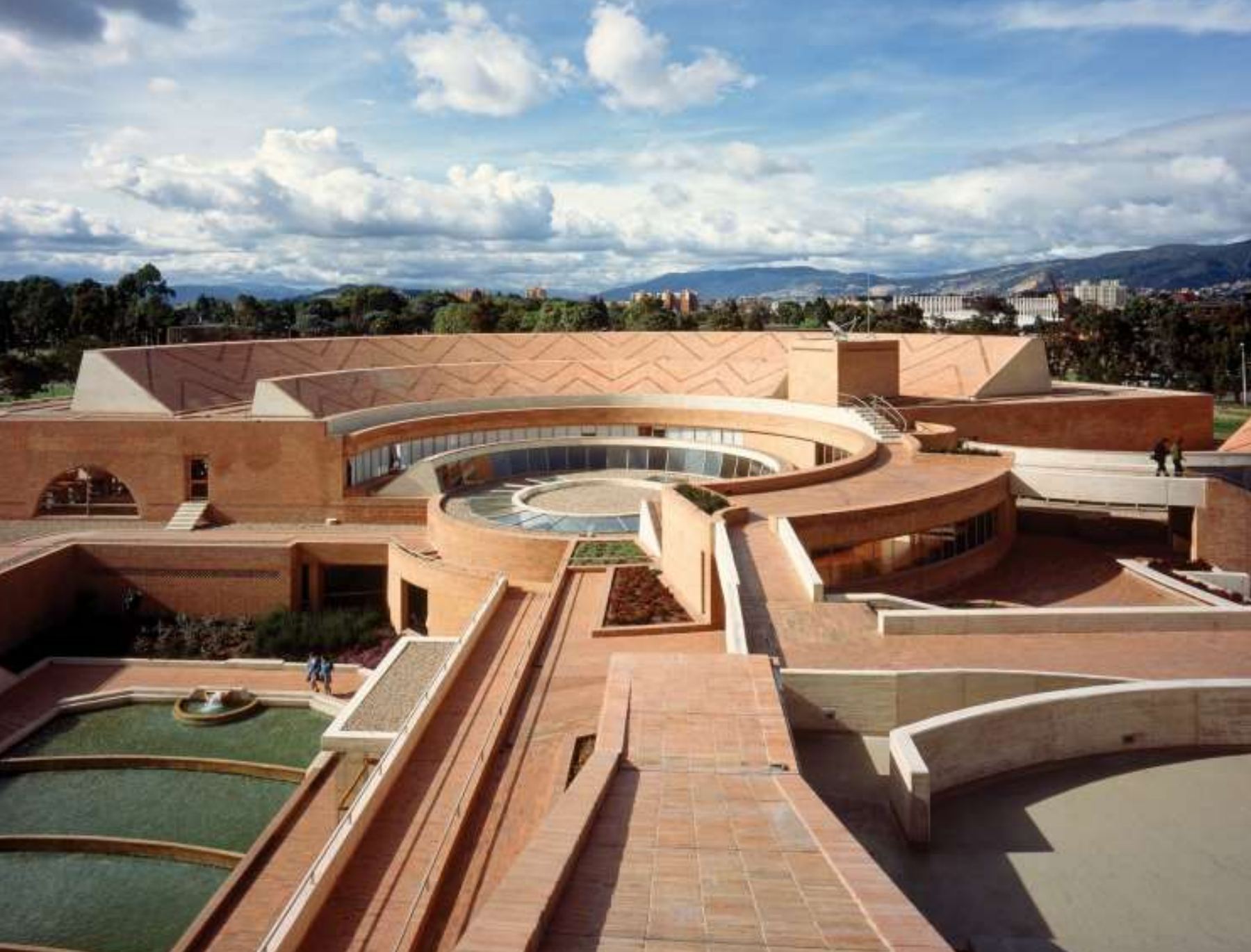 Contemporary architecture inspired by Arab tradition